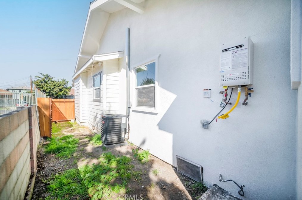 1544 57th St, Los Angeles CA  90011-5024 exterior