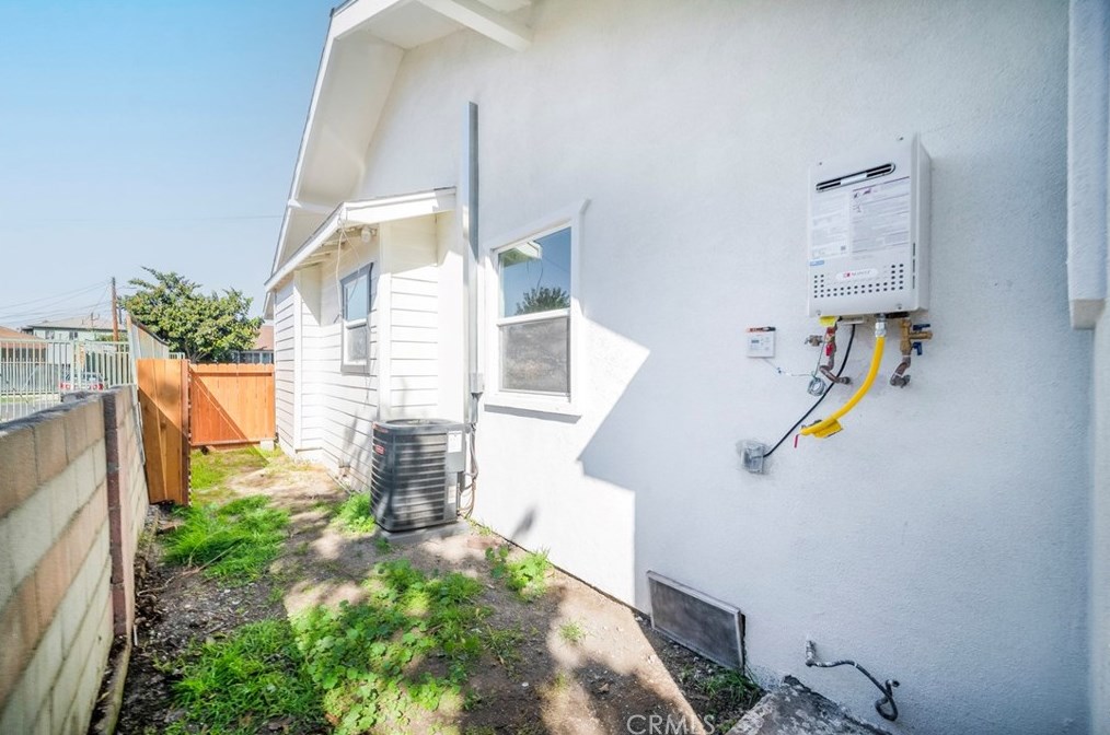 1544 57th St, Los Angeles CA  90011-5024 exterior