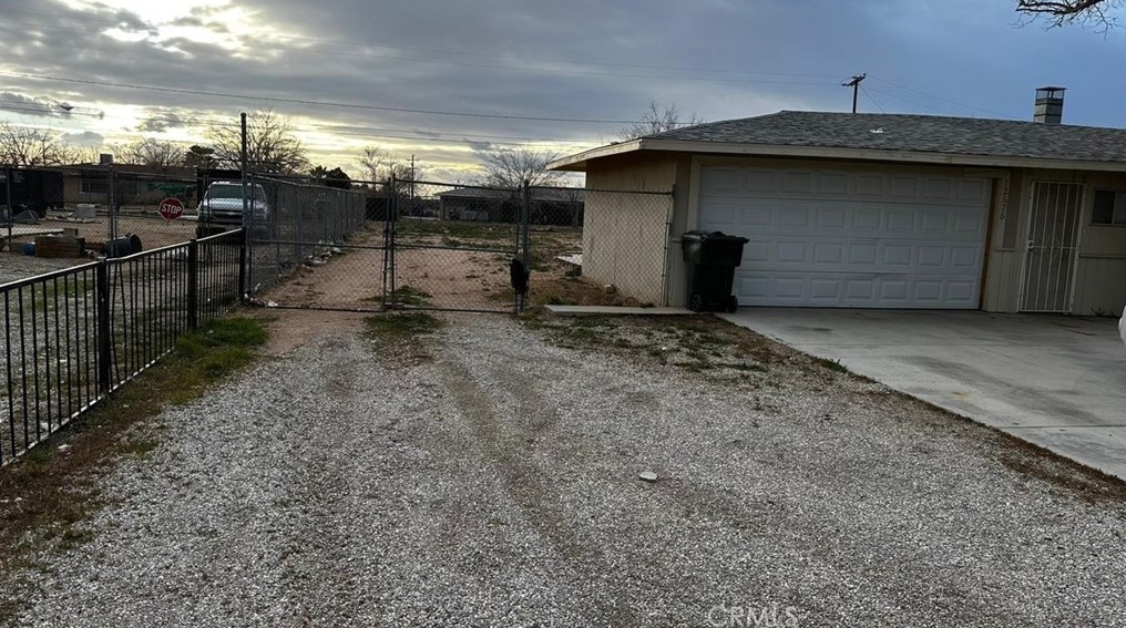 12676 Central Rd, Apple Valley, CA 92308-7371