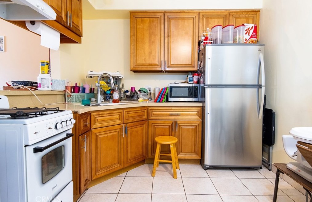 9840 Pinehurst Ave, South Gate, CA 90280