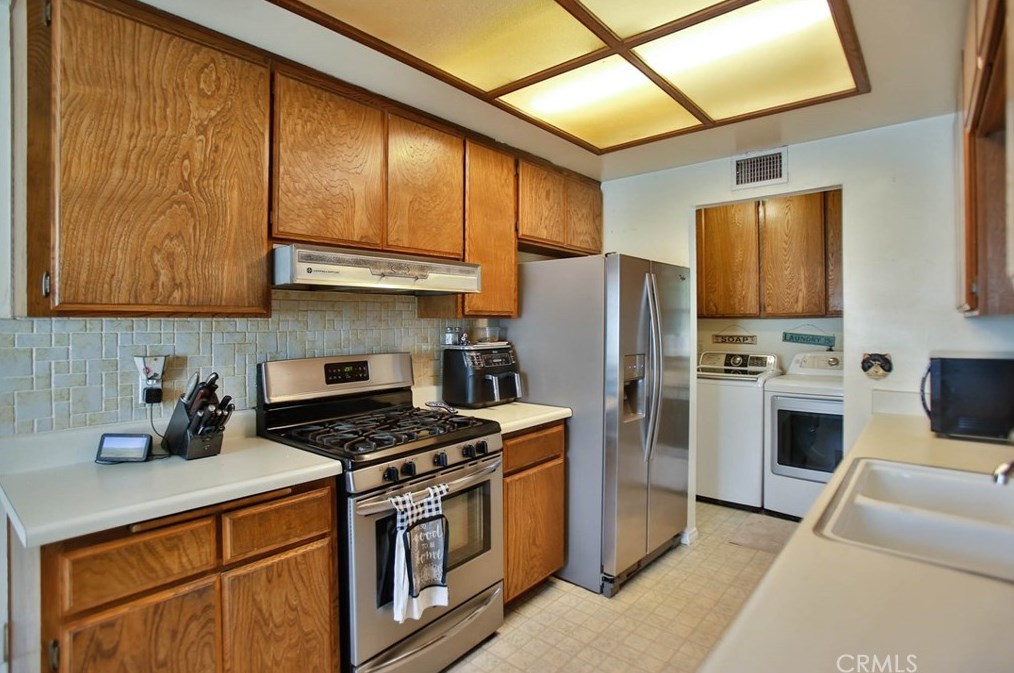 12020 Singleton Dr, La Mirada, CA 90638-1144