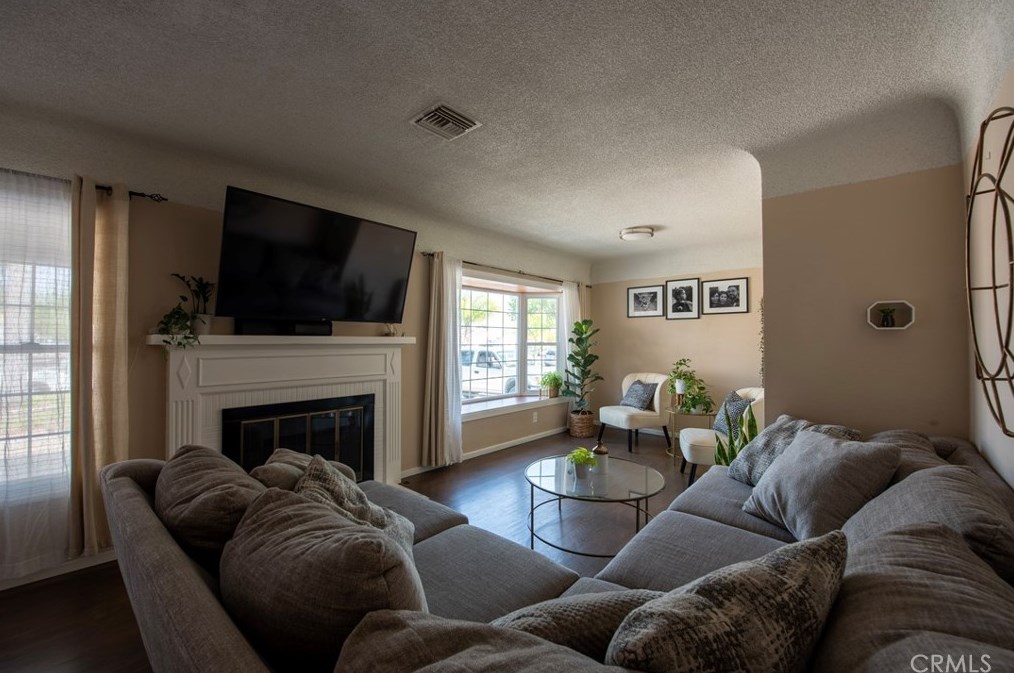 1324 Windsor Dr, San Bernardino, CA 92404