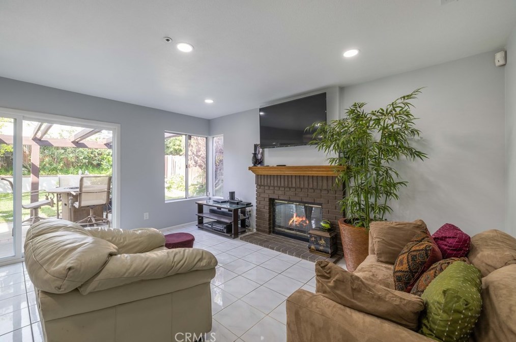 13732 Boston Ct, Fontana, CA 92336-3446