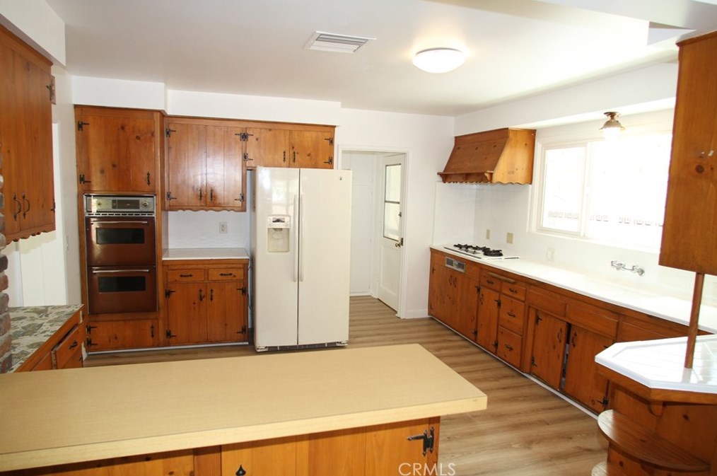 7419 Donna Ave, Los Angeles CA  91335-2508 exterior