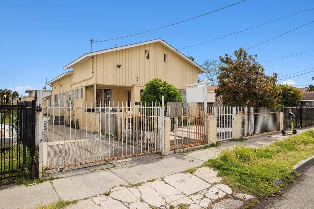 146 54th St, Los Angeles, CA 90011-5102