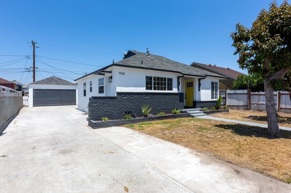 1901 E Pine St, Compton, CA 90221