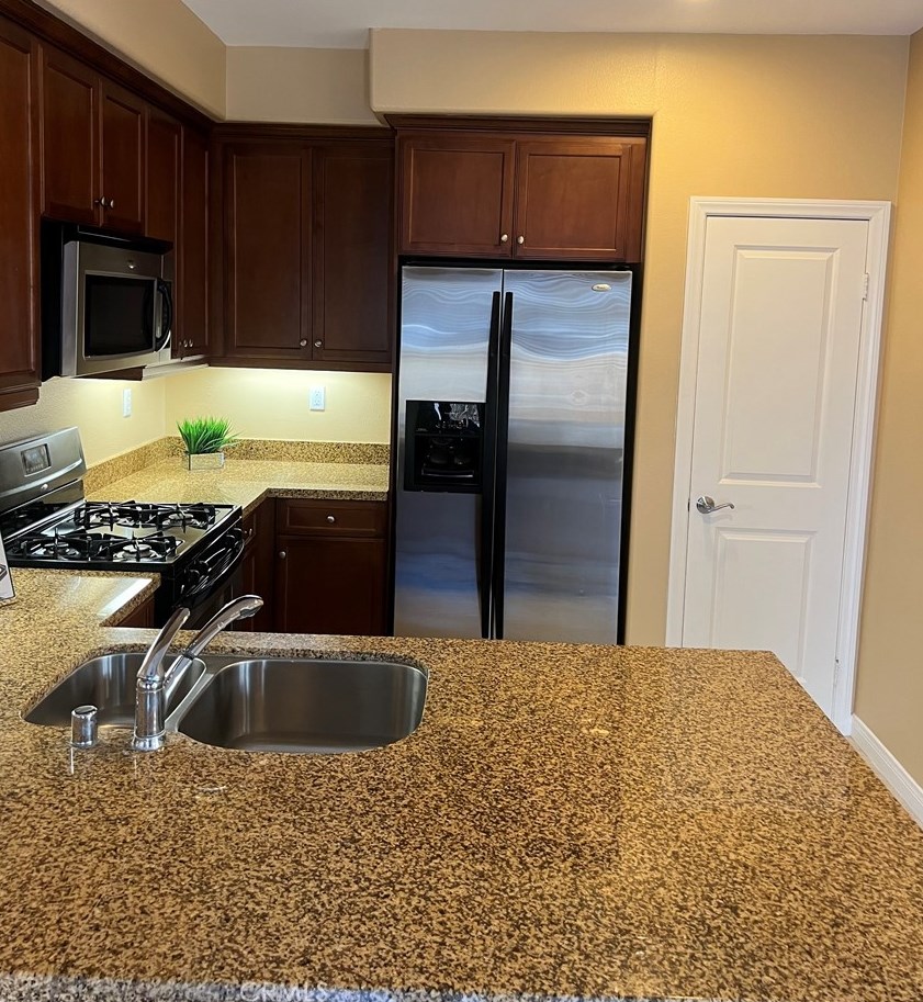 500 N Willowbrook Ave #r1, Compton, CA 90220