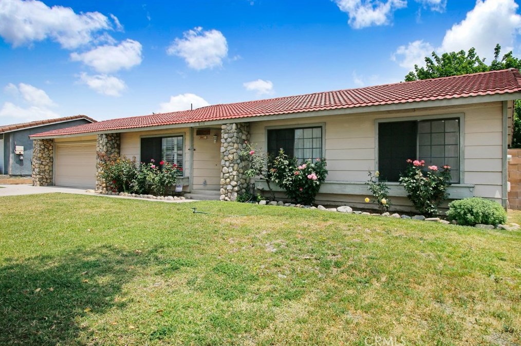 859 S Larch Ave, Rialto, CA 92376