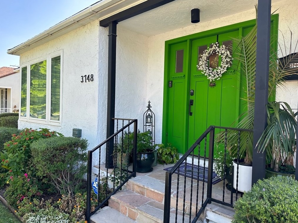 3748 Muirfield Rd, Los Angeles, CA 90016-5720