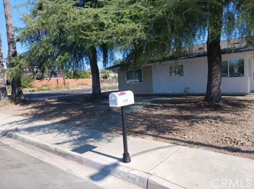 1299 Val Verde Dr, Hemet, CA 92543-8113