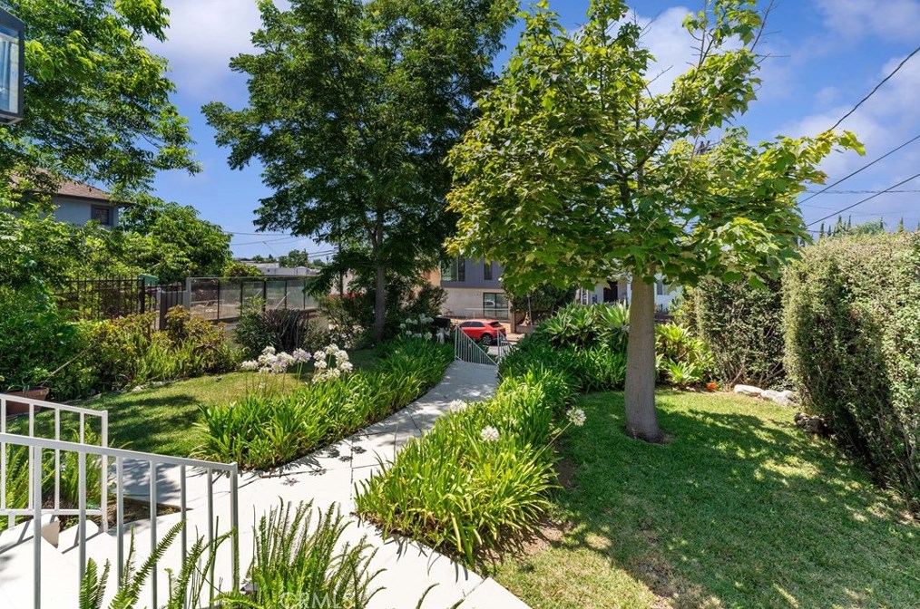 916 Bonnie Brae St, Los Angeles CA  90026-4924 exterior