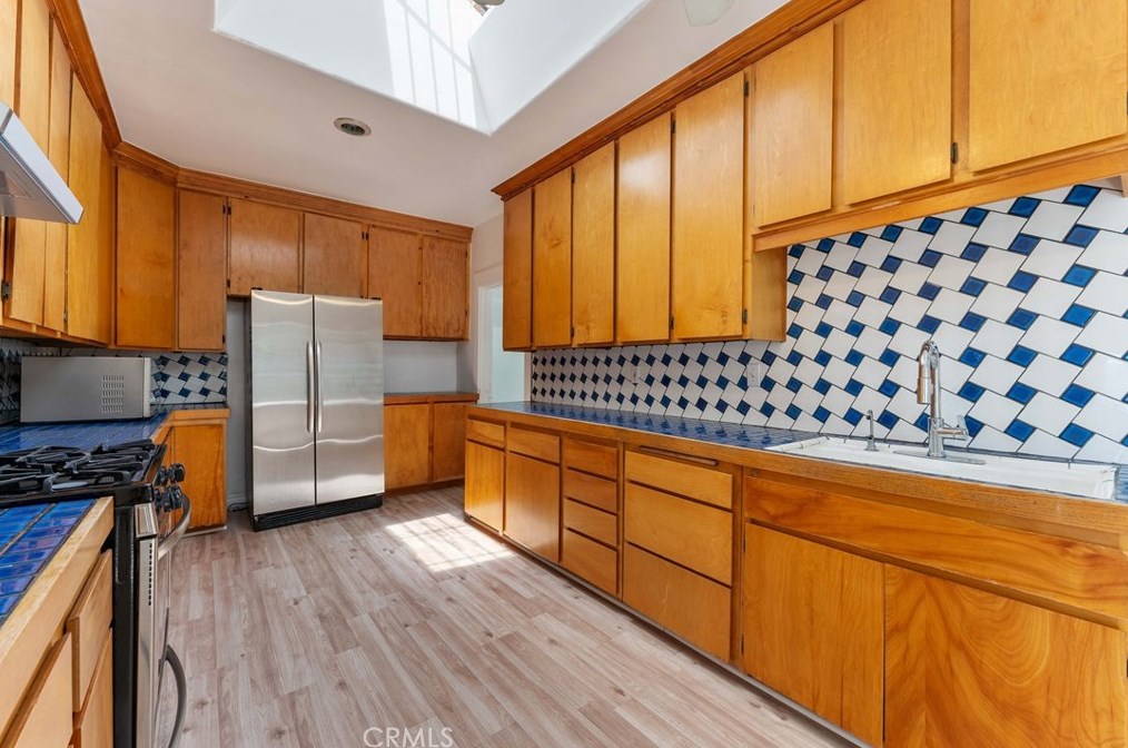 916 Bonnie Brae St, Los Angeles CA  90026-4924 exterior