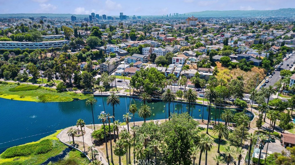 916 Bonnie Brae St, Los Angeles CA  90026-4924 exterior