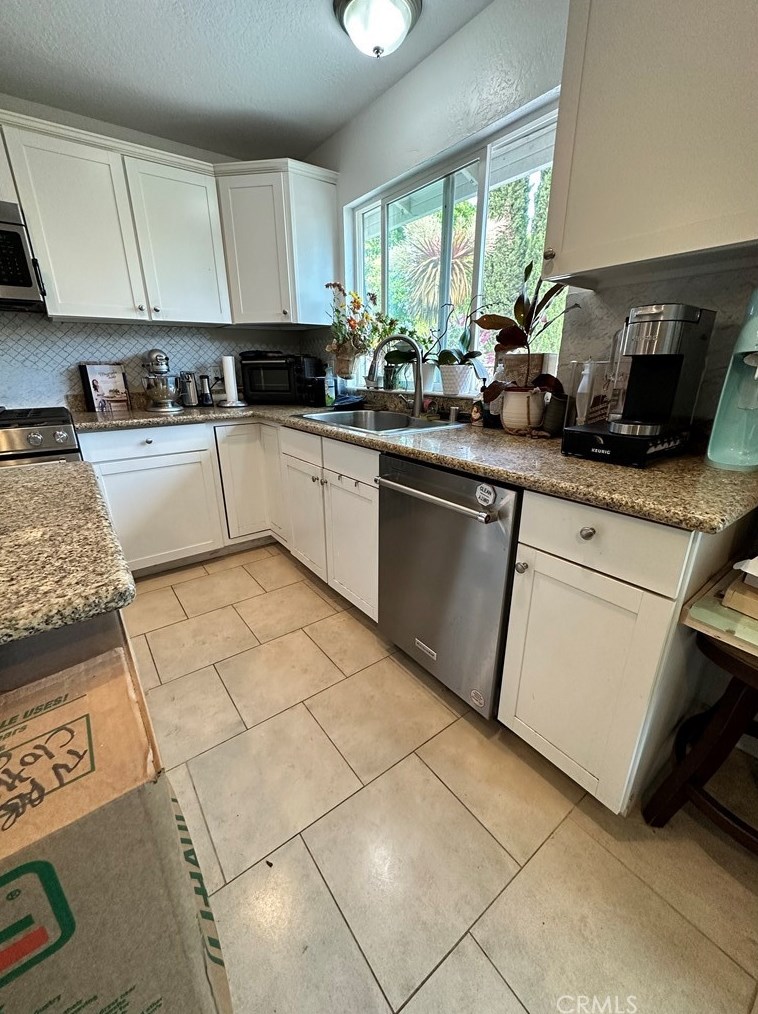 1632 Caulfield Ln, Petaluma CA  94954-4552 exterior
