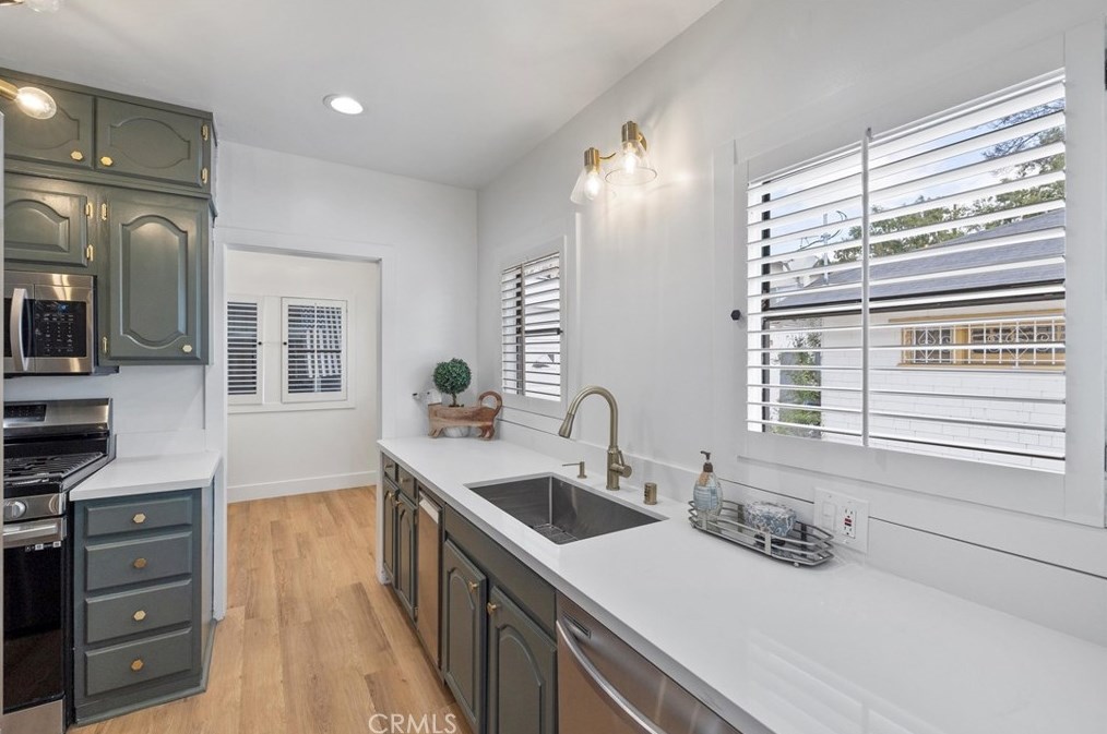 5415 8th Ave, Los Angeles CA  90043-2517 exterior