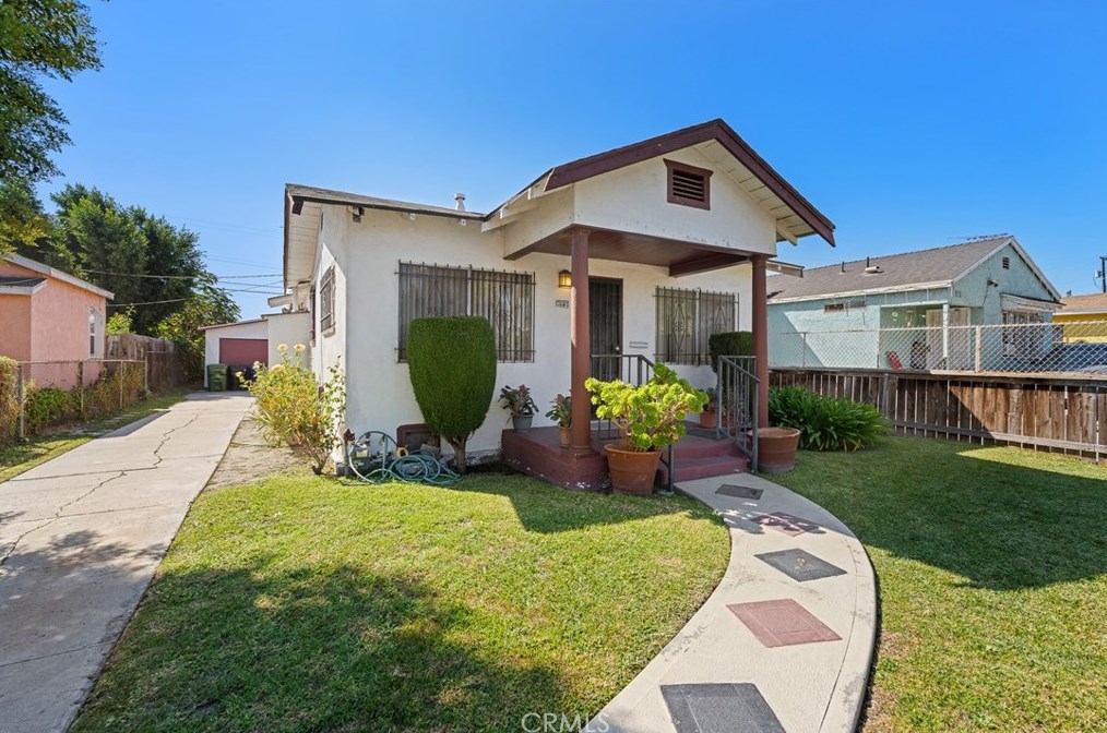 822 109th St, Los Angeles, CA 90044-4308