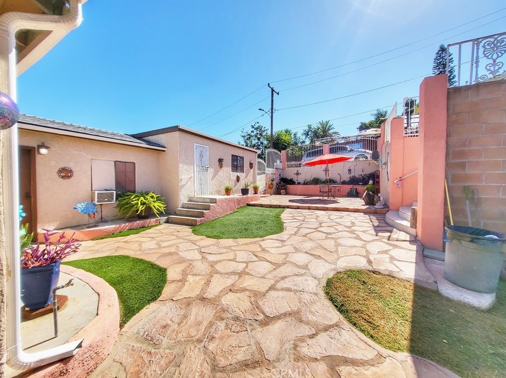 3976 Dwiggins St, Los Angeles CA  90063-1716 exterior