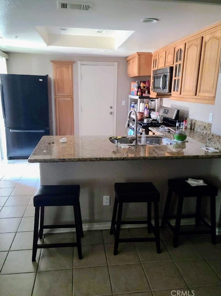 14484 Oak Knoll Ct, Fontana, CA 92337-0570