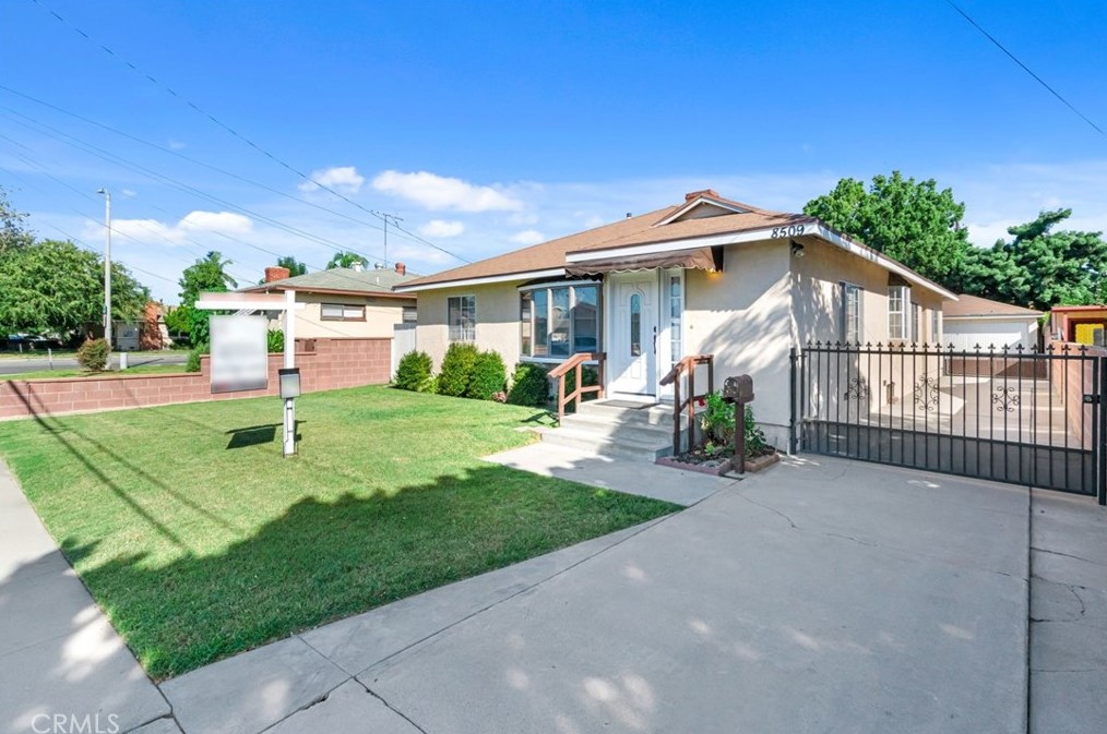 8509 Luxor St, Downey, CA 90241