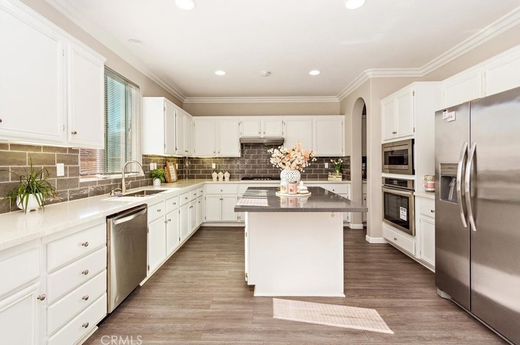 27655 Gladstone Dr, Moreno Valley CA  92555-5828 exterior