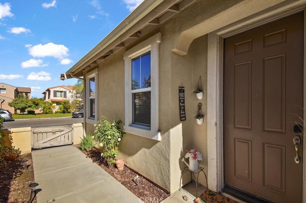 27655 Gladstone Dr, Moreno Valley CA  92555-5828 exterior