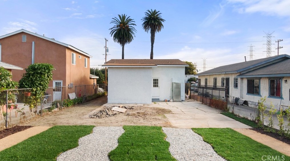 8917 Bandera St, Los Angeles CA  90002-1414 exterior