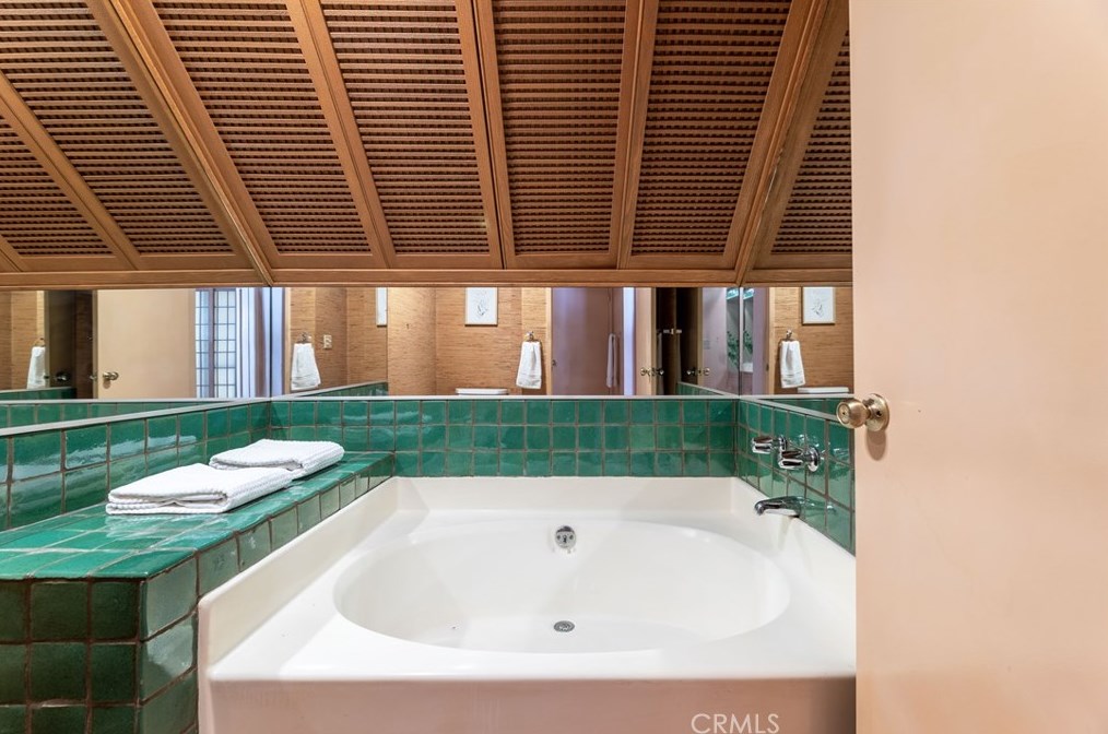 4658 Don Lorenzo Dr, Los Angeles CA  90008-4126 exterior