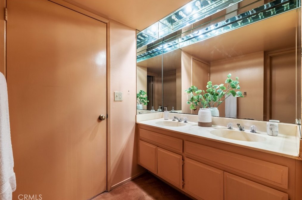 4658 Don Lorenzo Dr, Los Angeles CA  90008-4126 exterior