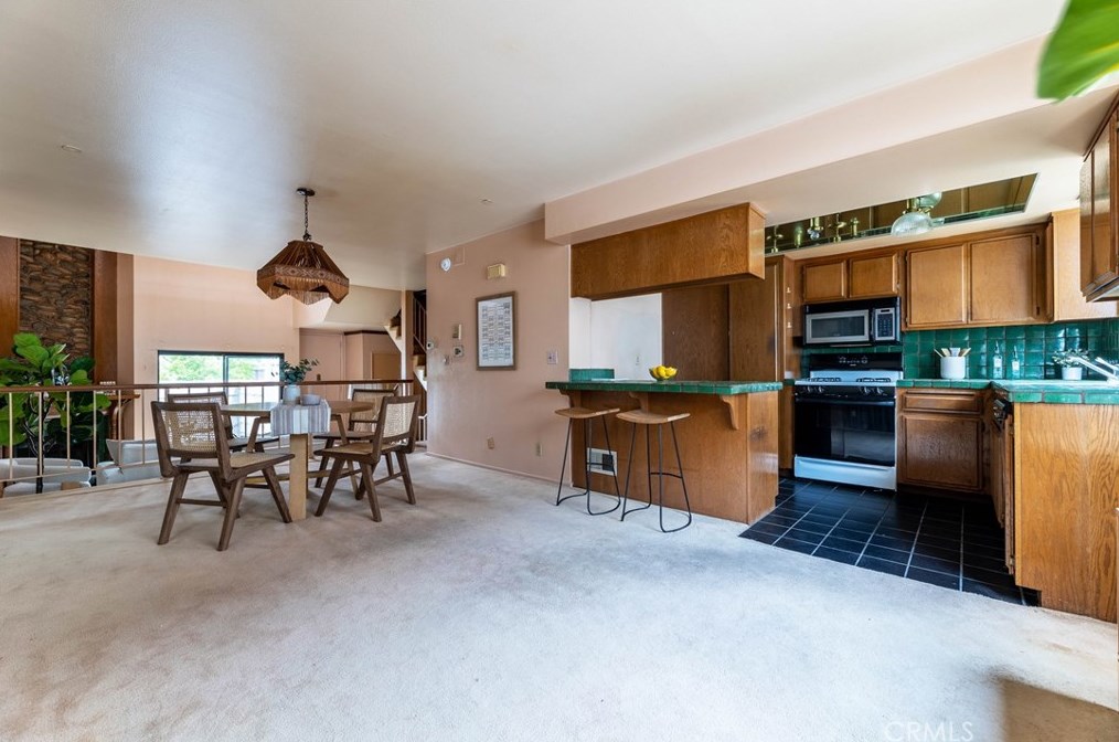 4658 Don Lorenzo Dr, Los Angeles CA  90008-4126 exterior
