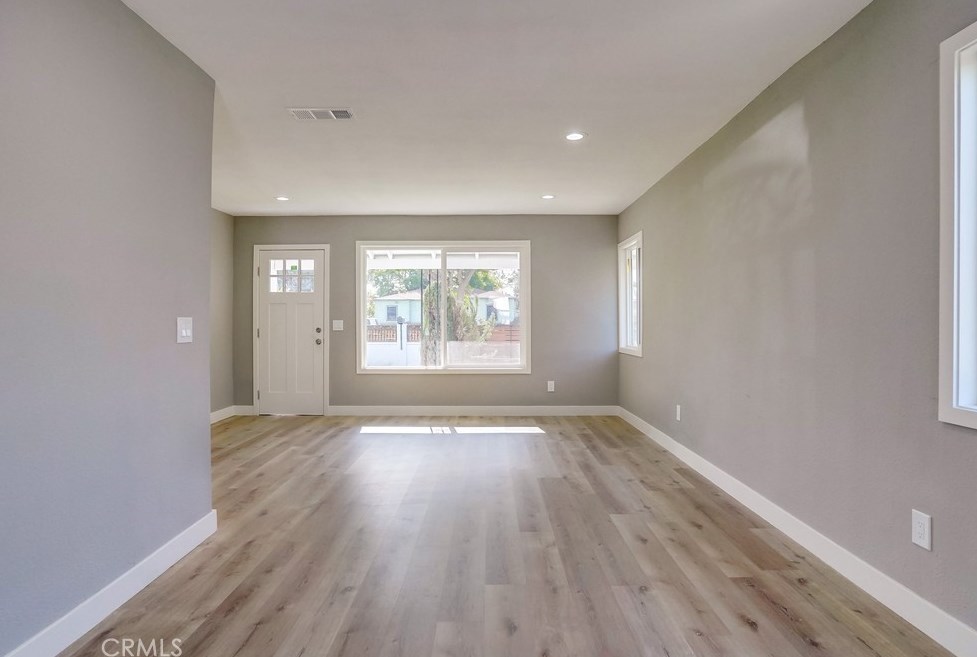 215 127th St, Los Angeles CA  90061-2714 exterior