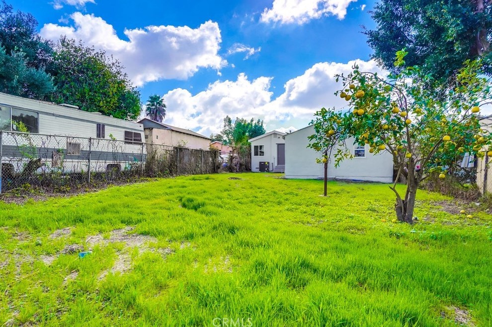 215 127th St, Los Angeles CA  90061-2714 exterior