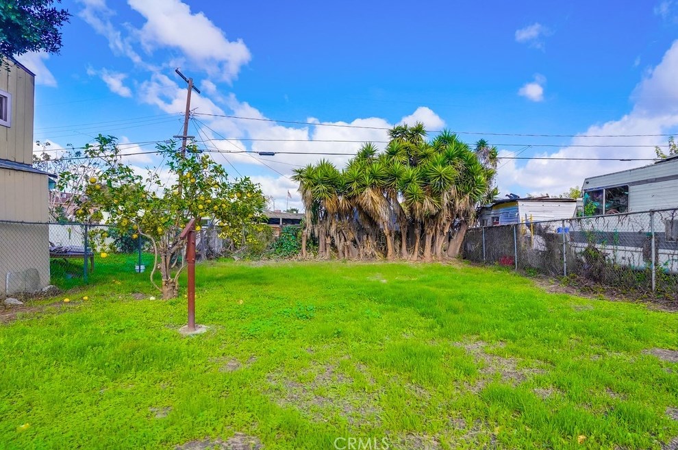 215 127th St, Los Angeles CA  90061-2714 exterior