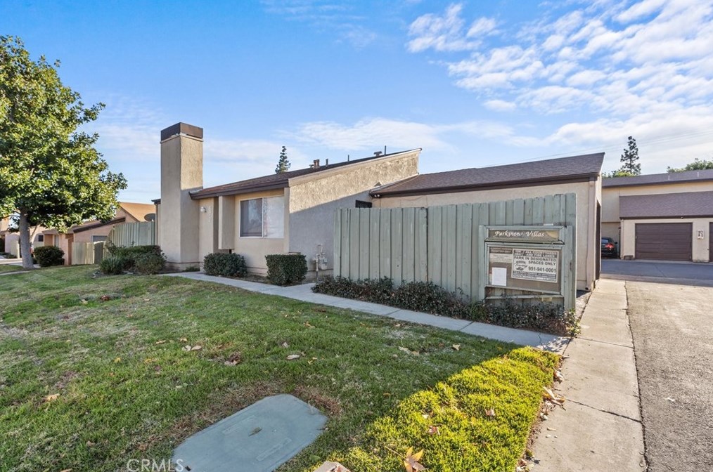 672 Parkview Dr, Lake Elsinore, CA 92530