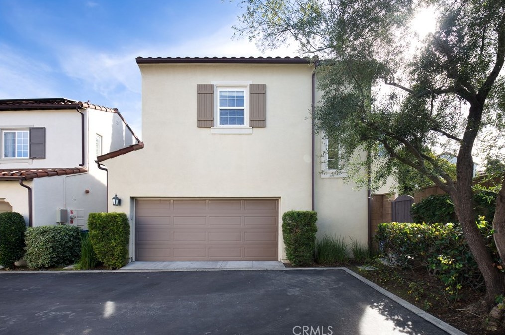 42 Gardenpath, Irvine CA 92603-0157 exterior