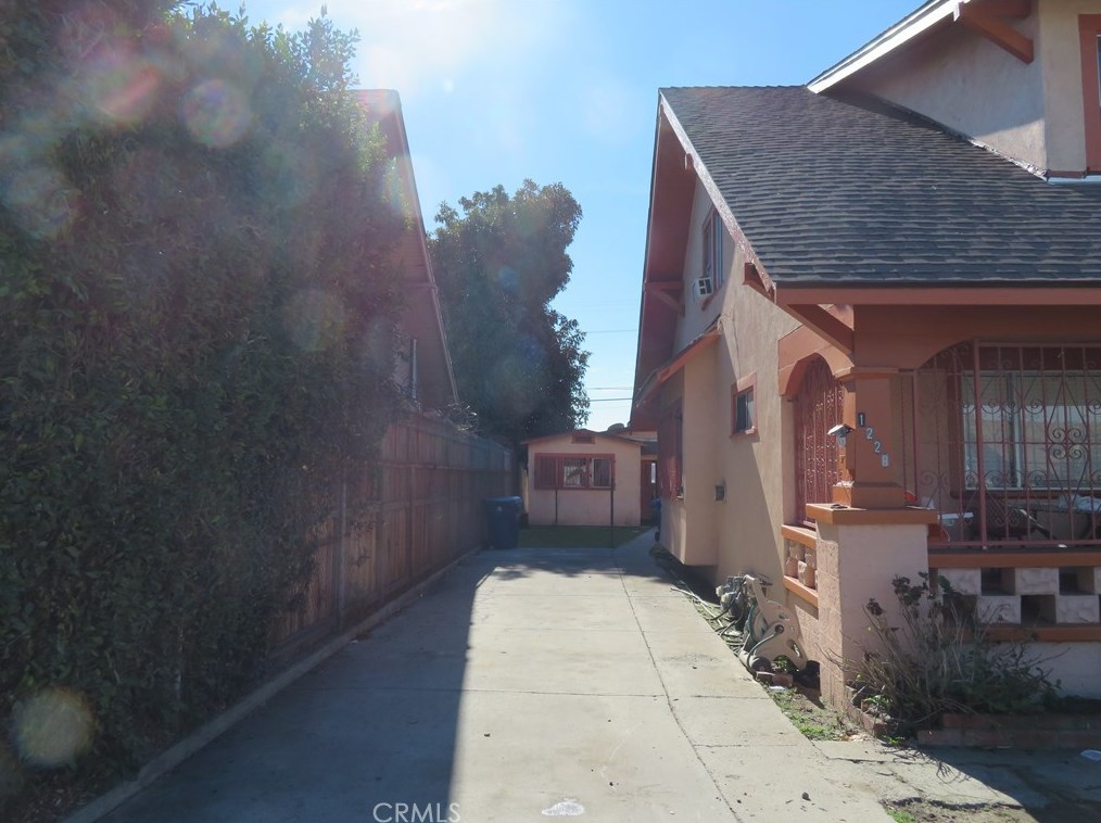 1226 W Vernon Ave, Los Angeles, CA 90037