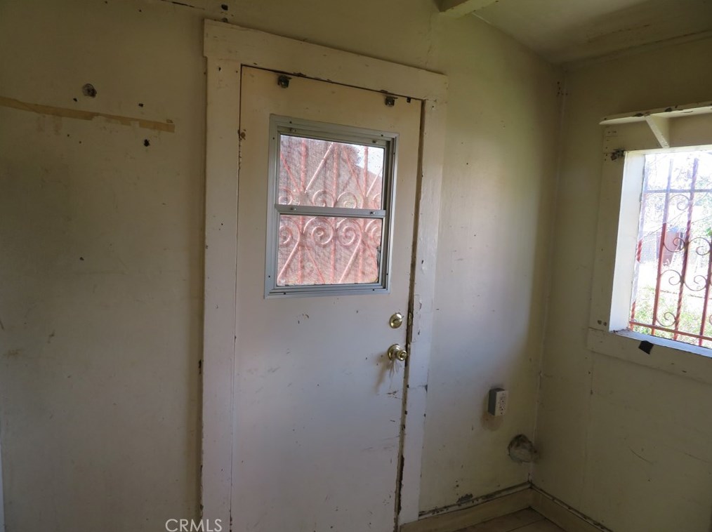 1226 Vernon Ave, Los Angeles CA  90011-3721 exterior
