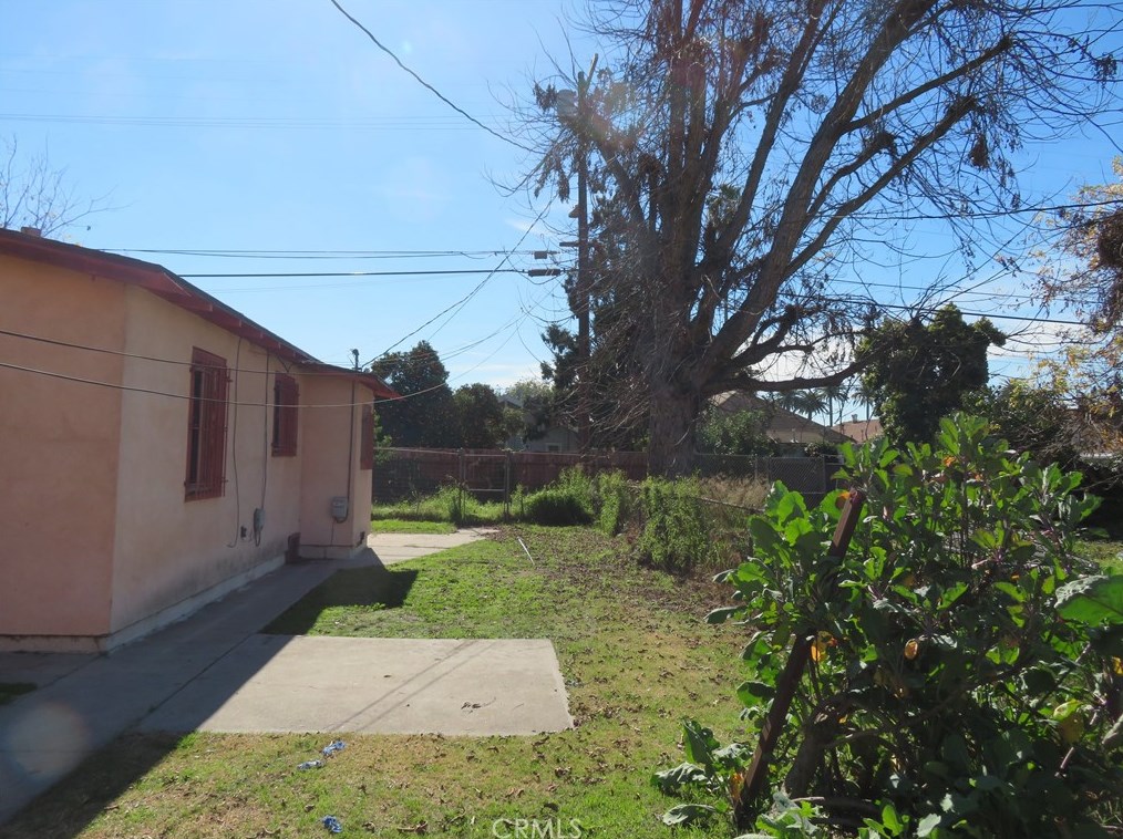 1226 Vernon Ave, Los Angeles CA  90011-3721 exterior