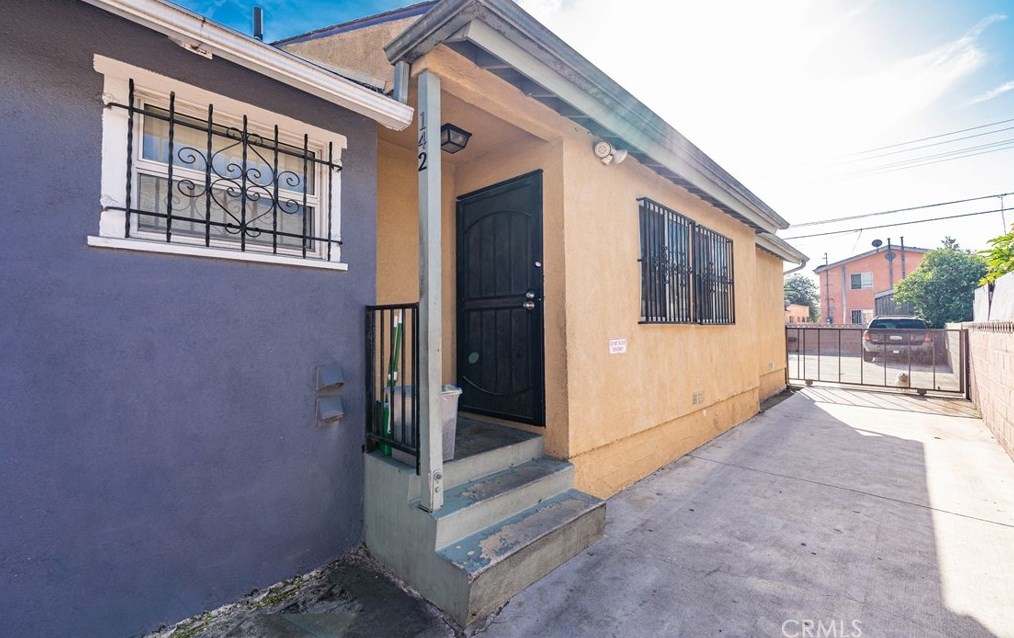 144 84th Pl, Los Angeles, CA 90003-2914