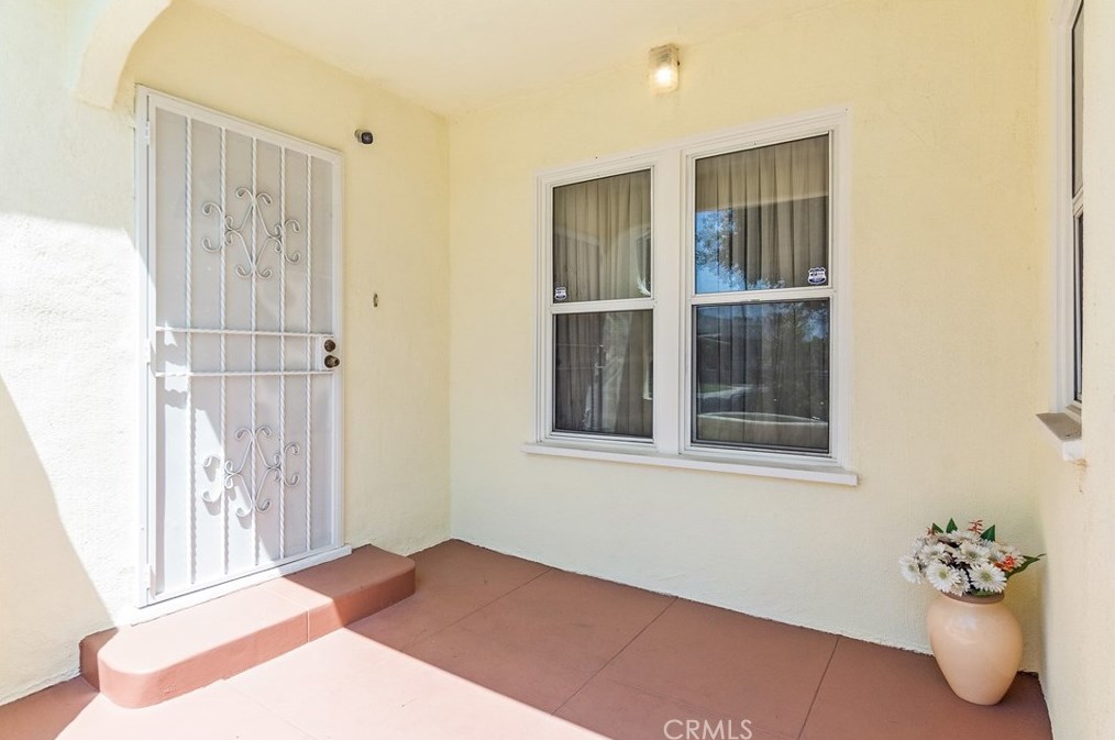 1927 82nd St, Los Angeles CA  90047-2645 exterior