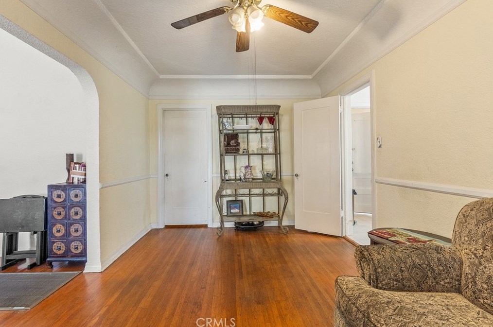 1927 82nd St, Los Angeles CA  90047-2645 exterior