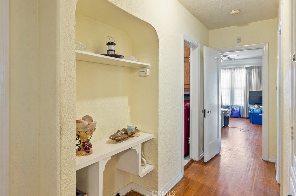 1927 82nd St, Los Angeles CA  90047-2645 exterior