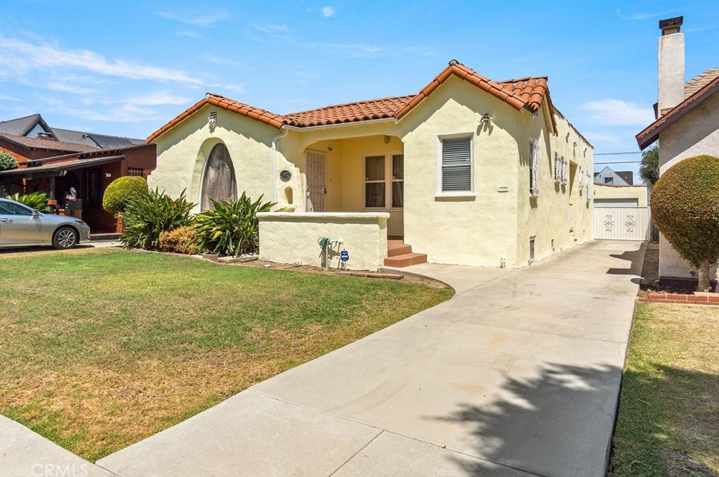 1927 82nd St, Los Angeles CA  90047-2645 exterior