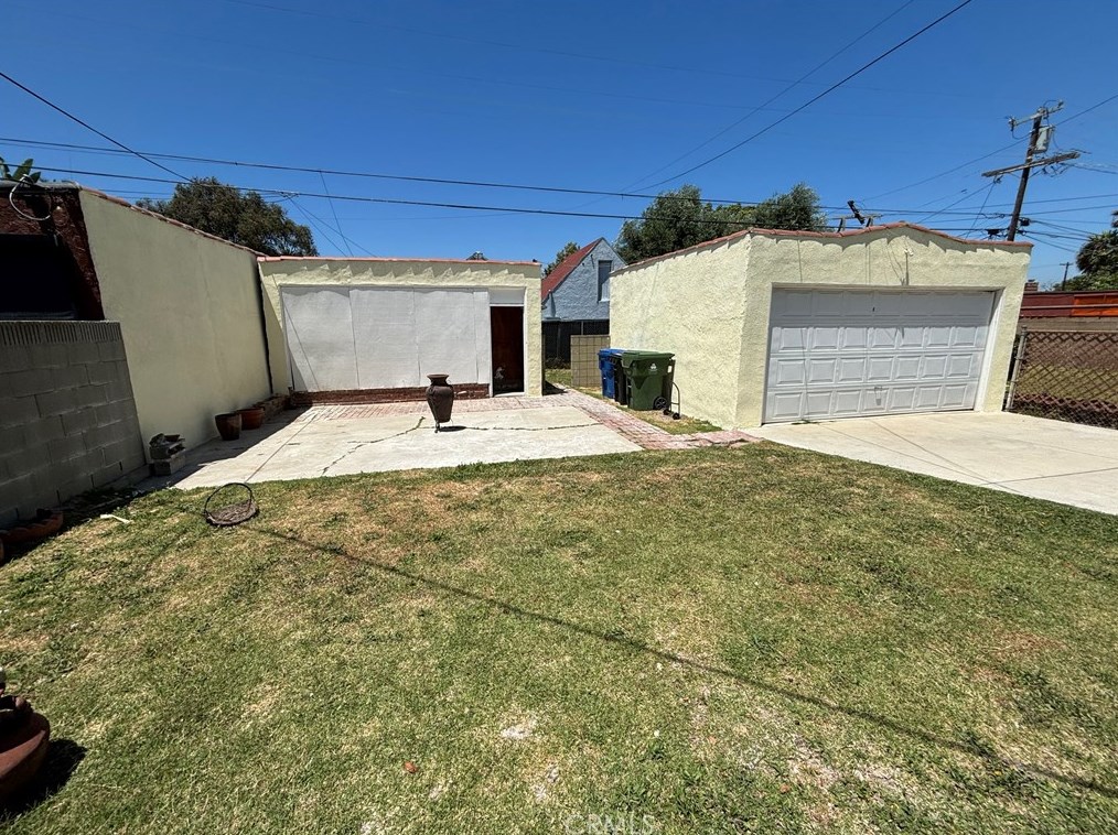1927 82nd St, Los Angeles CA  90047-2645 exterior