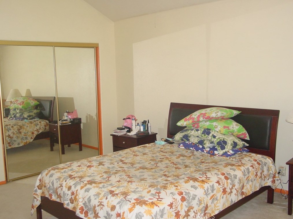 18700 Wright Pl, Artesia CA  90701-5658 exterior