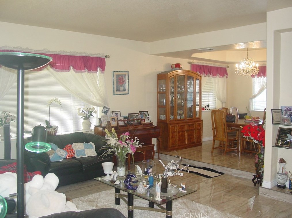 18700 Wright Pl, Artesia CA  90701-5658 exterior