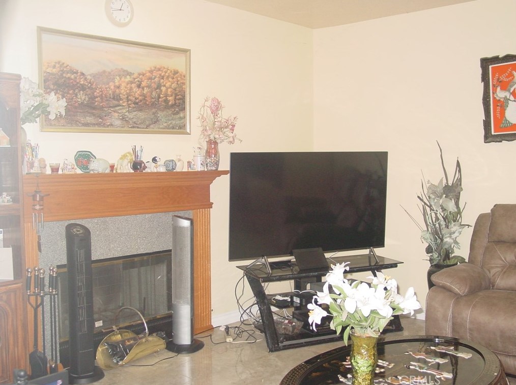 18700 Wright Pl, Artesia CA  90701-5658 exterior