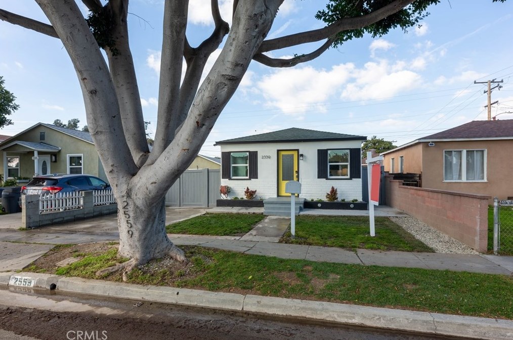 2559 Monroe St, Long Beach, CA 90810-1303