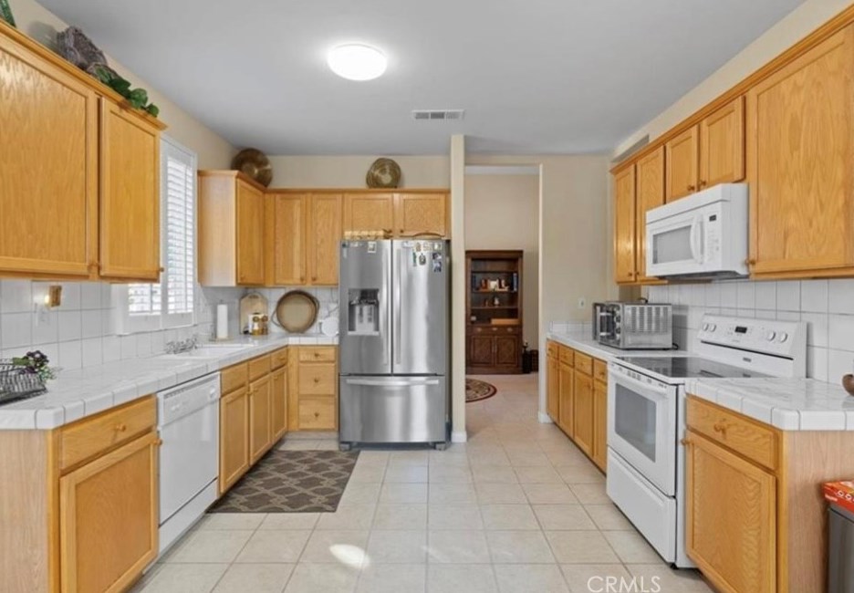 10017 Timeless Rose Ct, Bakersfield CA  93311-3730 exterior