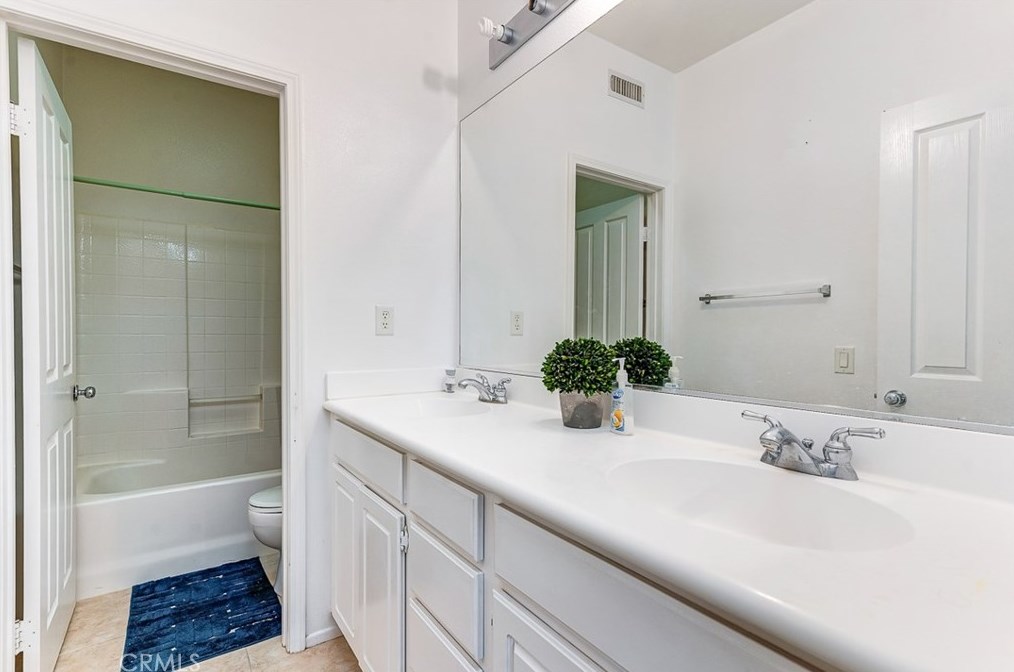 11147 Cornerstone Rd, Riverside CA  92503-0633 exterior