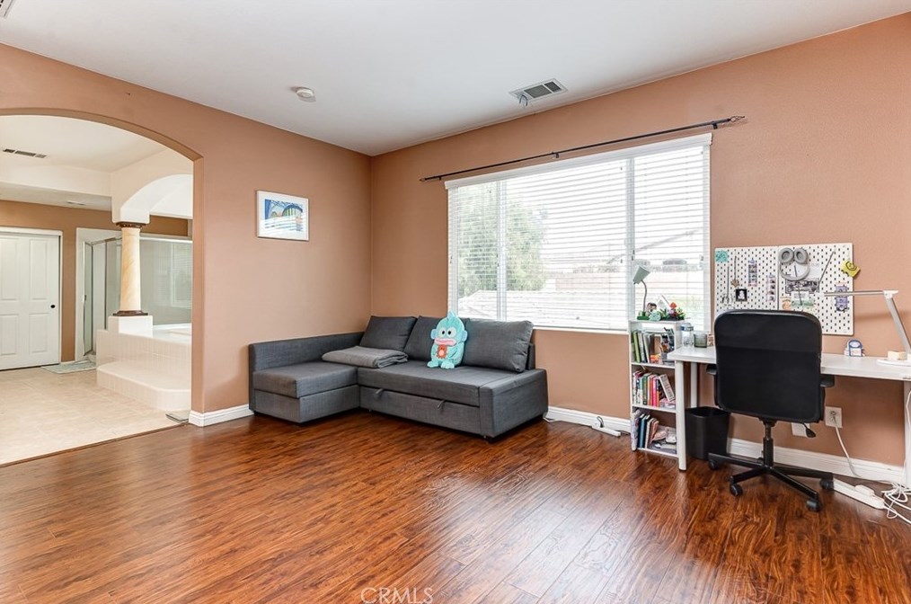 11147 Cornerstone Rd, Riverside CA  92503-0633 exterior
